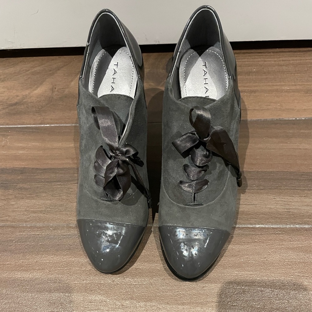 NWOT Tahari Gray Suede and Patent Women's Shoes/Booties